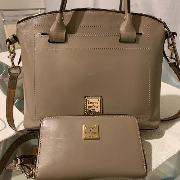 🚫⚠️ SOLD ⚠️🚫 Dooney & Bourke Purse & Wallet - Picture 2 of 7